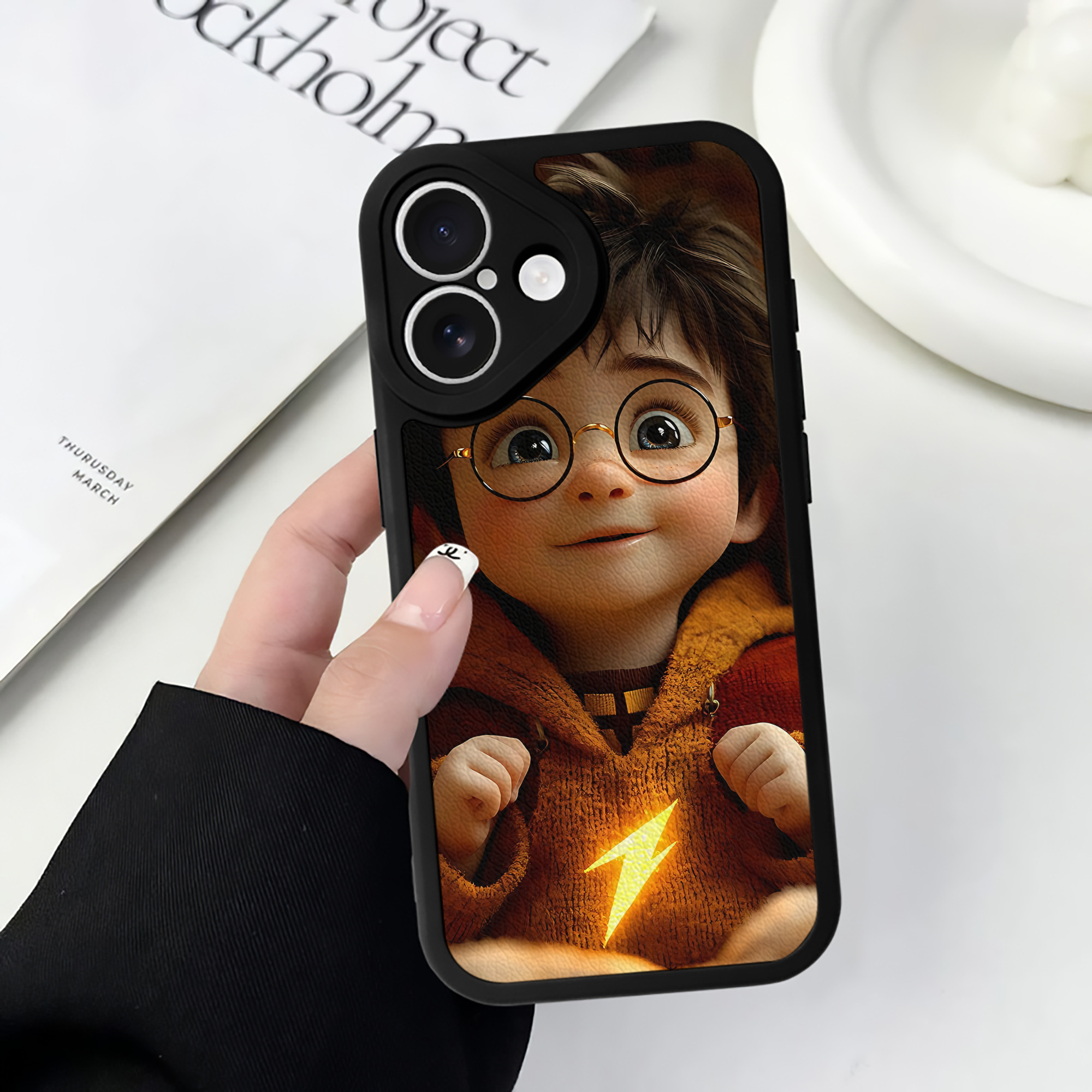 （画像用） Harry Potter ハリー・ポッターシリーズ 【iPhone 16シリーズ対応】シリコンスマホケース（レザー調） 材質：シリコン
